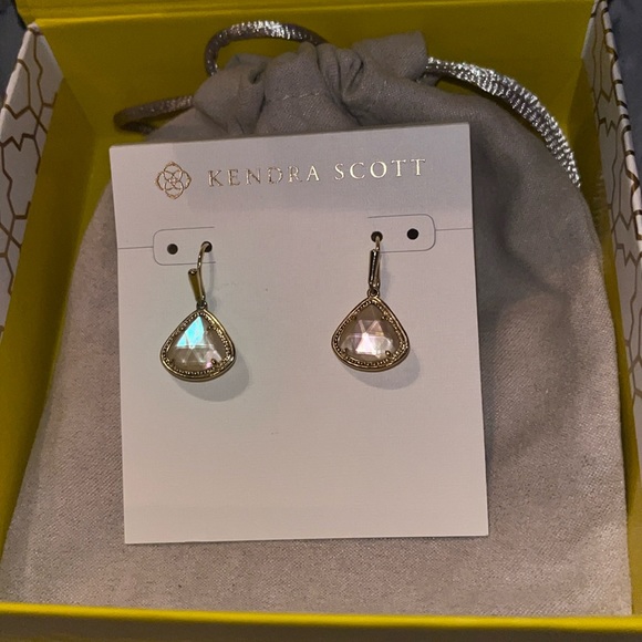 Kendra Drop Gold Earrings! Beautiful , never been worn in box with dust bag! - Picture 1 of 8